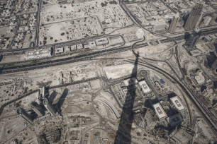 DUBAI, UNITED ARAB EMIRATES: 11 NOVEMBER 2008: Construction of the Burj building, Dubai. (Photo by David Gillander)
www.davidgillanders.com