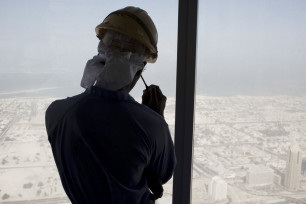 DUBAI, UNITED ARAB EMIRATES: 11 NOVEMBER 2008: Construction of the Burj building, Dubai. (Photo by David Gillander)
www.davidgillanders.com